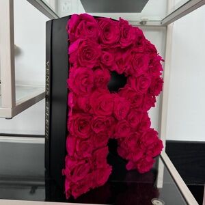 VENUS DE FLEUR PINK R LETTERED ROSES
